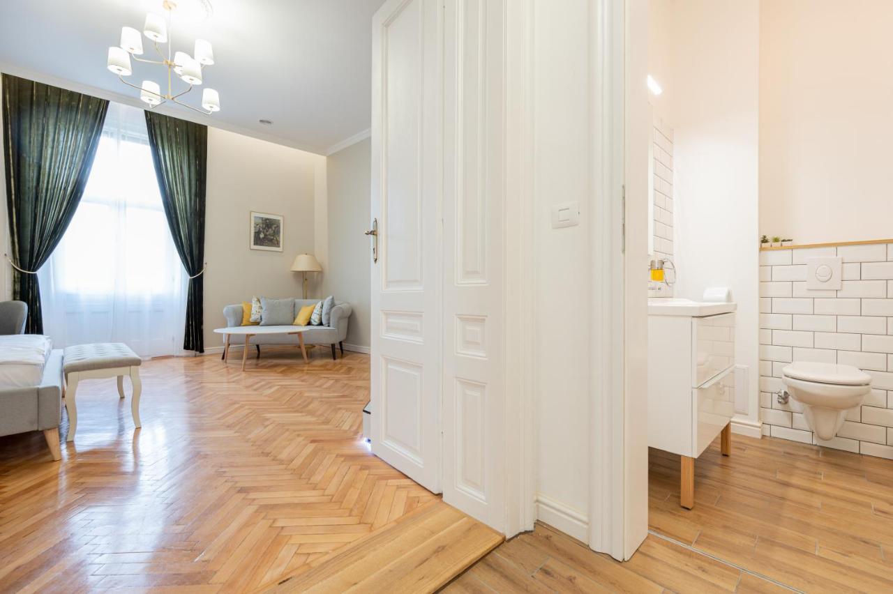 Central Park Apartments Oradea Εξωτερικό φωτογραφία